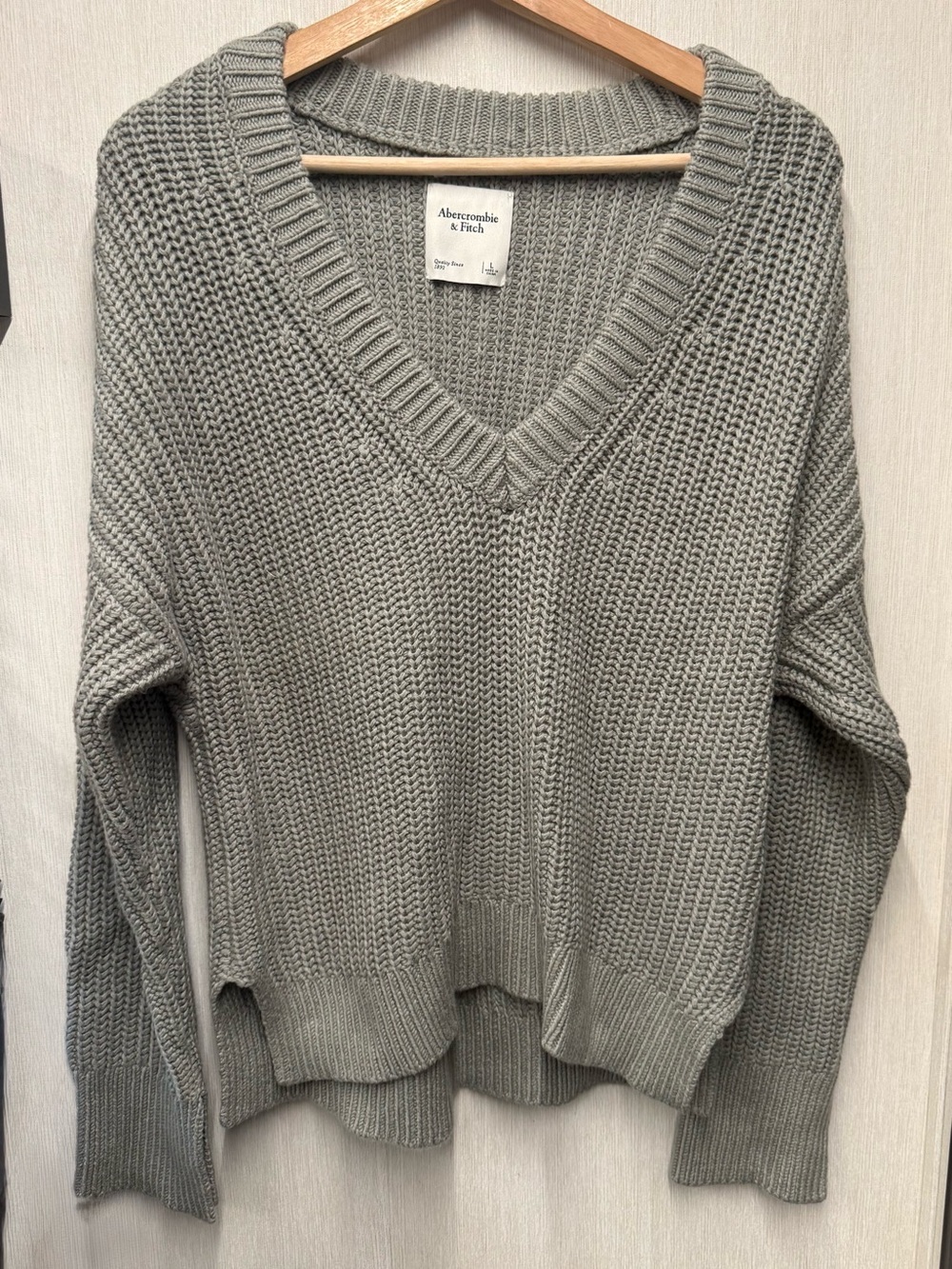 NWT Abercrombie & Fitch Dusty Green Oversized V-Neck Knit Sweater, Size Large - Picture 2 of 7